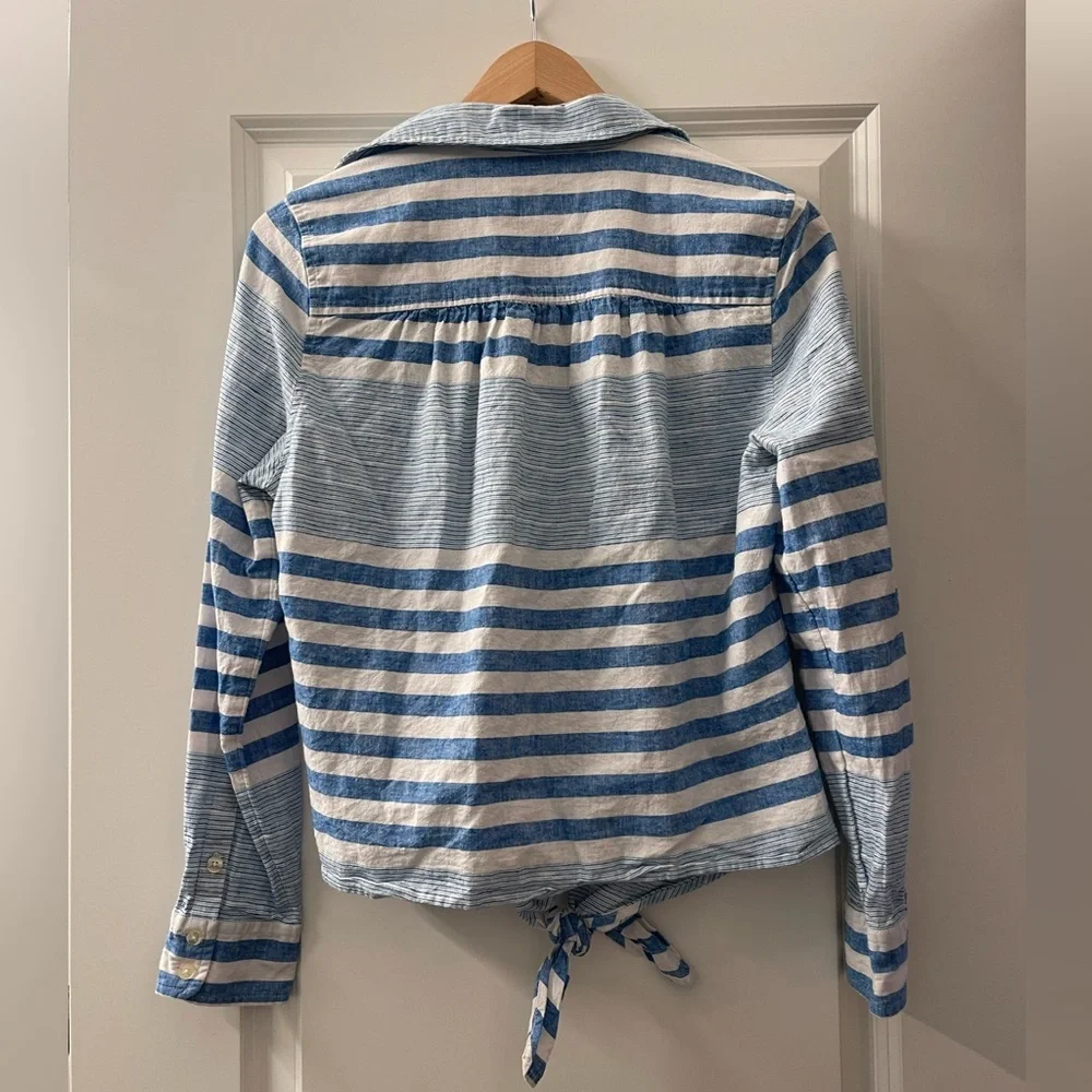 Vineyard Vines Blue and White Striped Tie-Front Button-Up Blouse Linen Blend - Picture 2 of 3